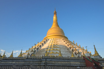 Naklejka premium バゴーのマハーゼディー・パヤー