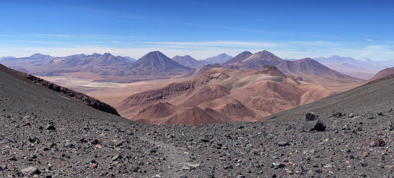 Vue de la Cordill&egrave;re des Andes depuis le volcan Lascar (Chili)