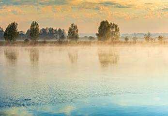 Obraz premium Misty morning on a river by spring 