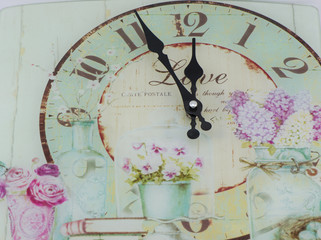 vintage o'clock on 12 PM.