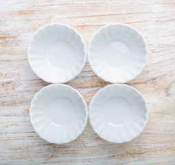 Fototapeta na wymiar Empty white bowl on the kitchen table