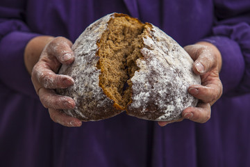 An elderly woman model with black bread