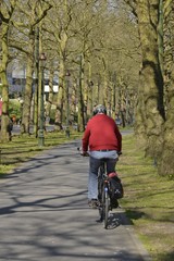 Obraz premium Cycliste au boulevard du Souverain à Bruxelles