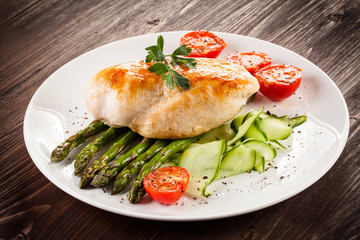 Roast chicken fillets and vegetables 