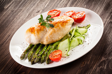 Roast chicken fillets and vegetables 