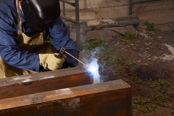 Worker weld metal