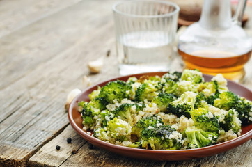 roasted garlic broccoli quinoa salad