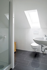 Badezimmer im Dachgeschoss