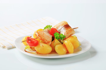 Fish skewer and potatoes