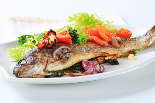 Baked trout with tomatoes and green salad