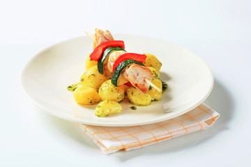 Chicken skewer with potatoes