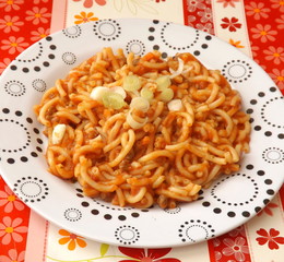 Nudeln in Fleischsosse