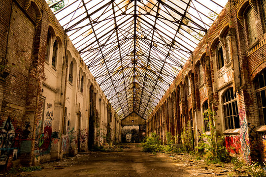 Urban Exploration: Abandoned Factory Hall - Leipzig, Saxony