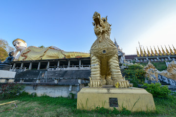Fototapeta premium Wat Prathatsuthone, Phare 