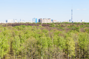 Fototapeta na wymiar city and green forest in sunny day