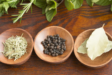 ドライハーブとスパイス