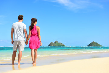 Beach summer holiday - couple on Hawaii vacation