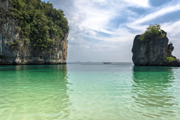 Fototapeta na wymiar Andaman Sea beach on PhiPhi island, Turistic paraise in Thailand