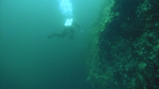 Technical diver dive into the depths of lake Baikal 