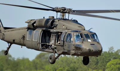 Fotobehang UH-60 Blackhawk-helikopter © michaelfitz