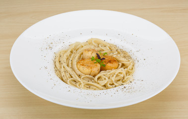 Pasta with scallops