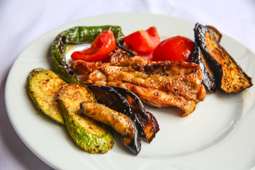 Grilled chicken with vegetables