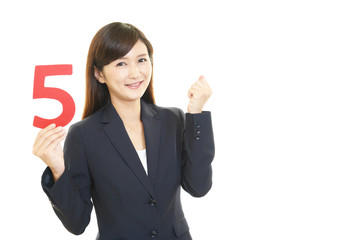 数字を持つ女性