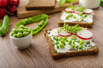Healthy wholemeal bread with herbs