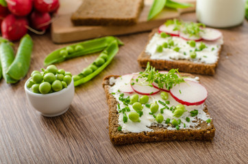 Healthy wholemeal bread with herbs