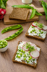 Healthy wholemeal bread with herbs