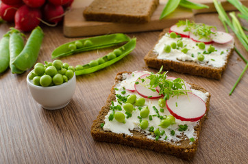 Healthy wholemeal bread with herbs