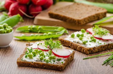 Healthy wholemeal bread with herbs