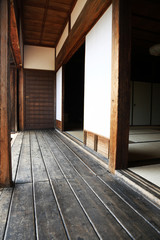 古民家の縁側