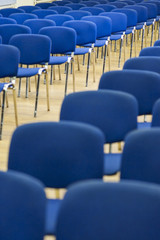 Obraz premium Row of Modern Chairs Standing in Line in The Empty Auditorium