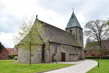 Fototapeta na wymiar Dorfkirche in Lauenhagen