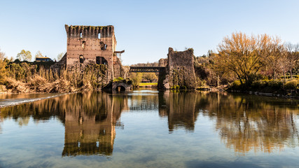 Obraz premium Old castle on the lake