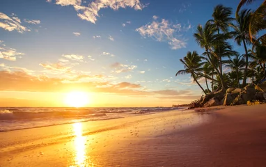 Foto auf Acrylglas Insel Sonnenaufgang auf einer tropischen Insel