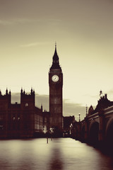 Fototapeta na wymiar London at dusk