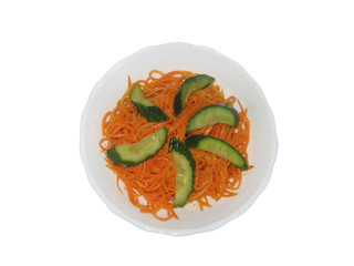 Салат из моркови и огурцов 