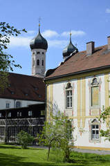 Fototapeta na wymiar Kloster Benediktbeuern vor Benediktenwand