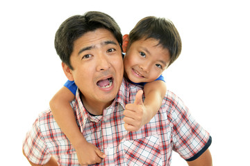 笑顔の親子