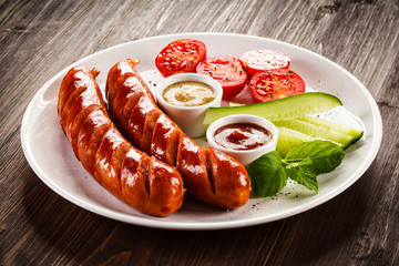 Grilled sausages and vegetables 