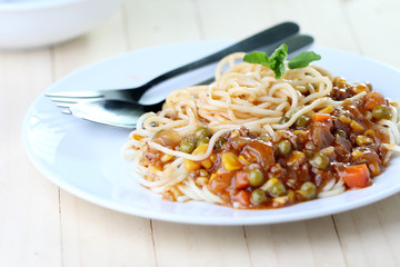  spaghetti on white dish