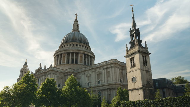 Daytime time-lapse of jet trails over St Paul's Cathedral London