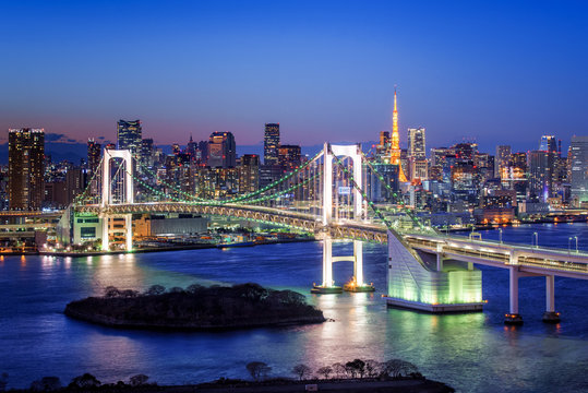 Tokyo Rainbow Bridge und Tokyo Tower