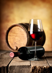 Wine and cask on table © Givaga