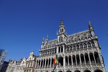 Fototapeta na wymiar Grand Place, Bruxelles, façades en pierre blanche.