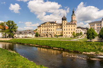 Fototapeta na wymiar Weiße Elster mit unterem Schloss Greiz