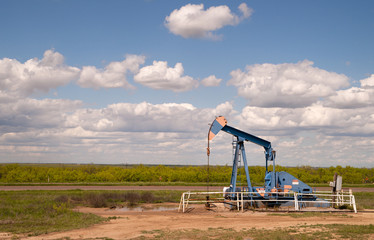 Fototapeta na wymiar Texas Oil Pump Jack Fracking Crude Extraction Machine