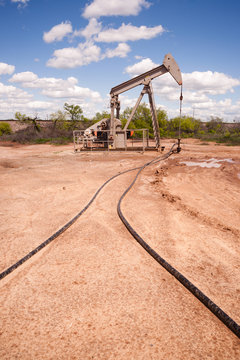 Texas Oil Pump Jack Fracking Crude Extraction Machine